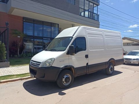 Van Iveco 35s14 furgao