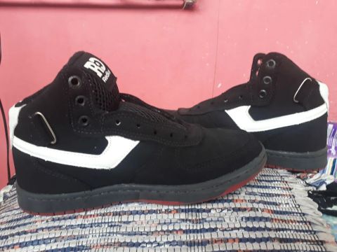 Tênis Reebok - Preto e Branco