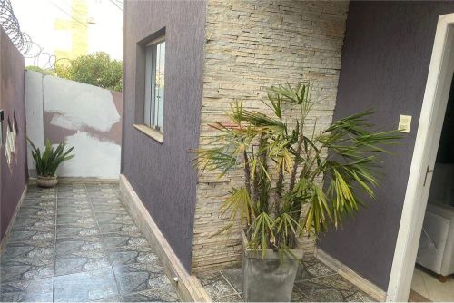 Casa Moderna e Espaçosa no Bairro Albertina