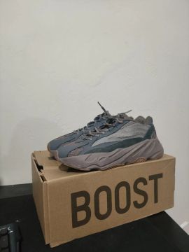 Yezzy boost 700 V2