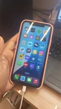 iPhone com tela rachada