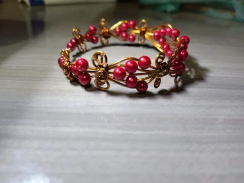 Pulseira em Cobre com pedras vermelhas_ Totalmente Artesanal.