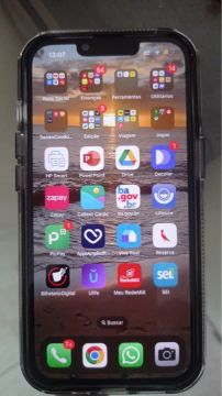 Smartphone iPhone 13 - 128GB, seminovo 87% de bateria.