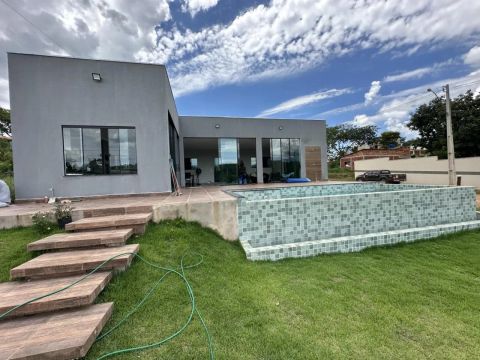 Casa em Condomínio para Venda em Alexânia, Asa Sul, 4 dormitórios, 2 suítes, 4 banheiros, 