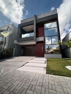 Extraordinária casa em condomínio fechado.