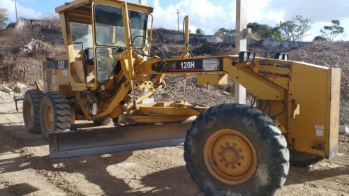 Motoniveladora Caterpillar 120H R$ 280 MIL