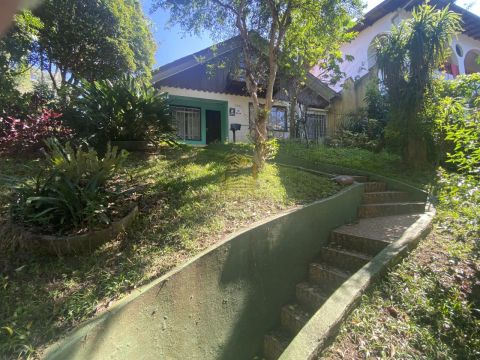 Excelente terreno Comercial/Residencial de esquina na Rua Mateus Leme em frente ao Parque 