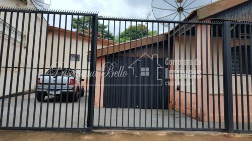 Casa com Piscina com 3 quartos em Iacanga-SP