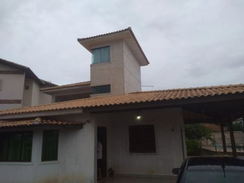EXCELENTE CASA E LOCAL EM GRUSSAÍ