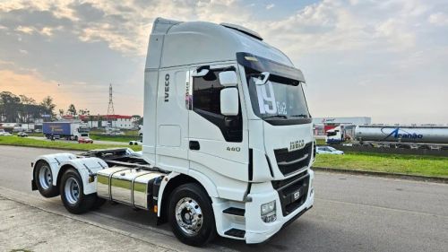 Iveco Hiway 440 6x2 Ano 19 Teto Alto Automático único dono