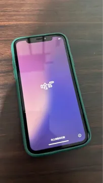 iPhone com tela vibrante e design moderno