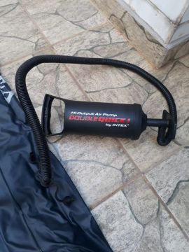 Kit dois colchões e uma bomba de encher (BARATO) FAVOR LER A DESCRIÇÃO!