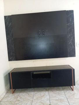 Vendo um rack e um painel 
