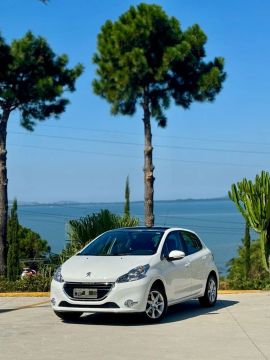 Peugeot 208 Allure 1.5 ano 2014