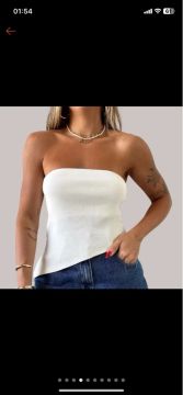 Top branco da moda assimétrico 