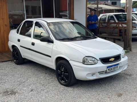 Classic 2009 1.0 Ar trincando 
