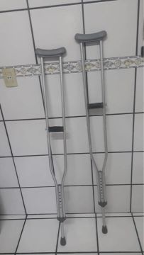 Par de Muletas em Ótimo Estado