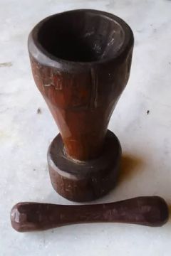 Antigo Pilão Almofariz  esculpido Bloco Madeira nativa Quilombo Acompanha soquete Descriçã