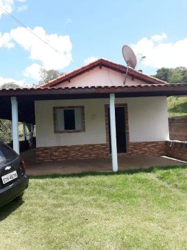 Sítio com casa, pomar e área verde