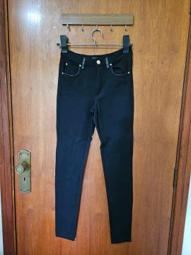Calça preta estilo legging