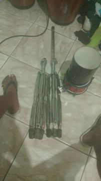 Suporte de prato e uma suporte para efeitos e bacurinha 
