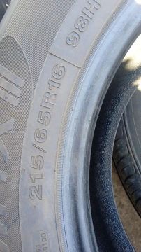 Pneu 215/65R16 98H