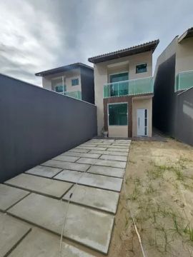 Duplex 100% porcelanato, 4 quartos, terreno amplo no Eusébio
