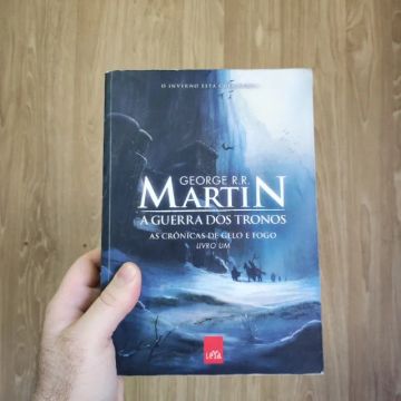 A Guerra dos Tronos : As Crônicas de Gelo e Fogo, volume 1 por George R. R. Martin 