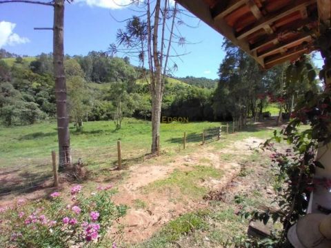 Sítio com 2 dormitórios à venda, 193600 m² por R$ 1.600.000,00 - Zona Rural - Lagoinha/SP