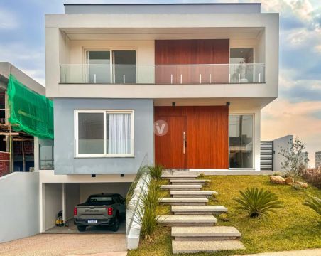 Casa espetacular em condomínio fechado!