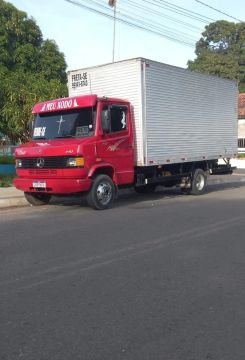 Caminhão Baú 710 Mercedes Benz 