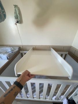 Trocador de bebê para berço - branco
