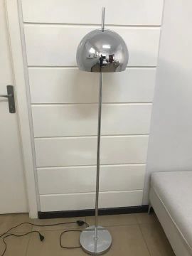 Luminária de chão moderna em metal cromado