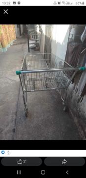Carrinho de compras em ótimo estado