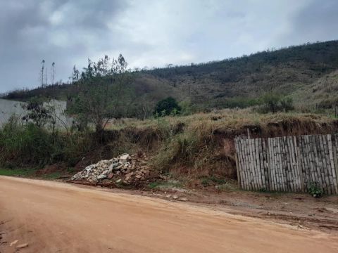 Lote tamanho 10mx25m ótima localização 