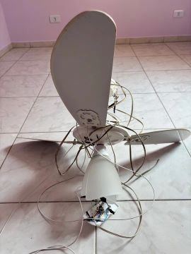 Ventilador de teto branco, 3 pás