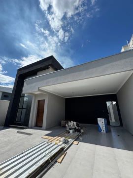 Casa Bairro Buritis em Pouso Alegre, com 03 suítes, recém construída. 