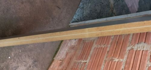 Prateleira de MDF reforcado medindo 2 metros e meio 300.00 