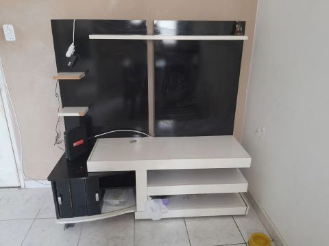Rack para TV com 3 prateleiras - Preto e Branco