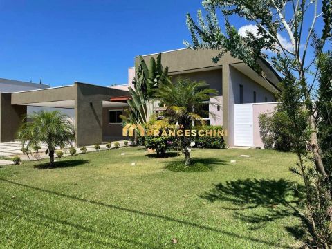 LOCAÇÃO - CASA TÉRREA com 400m2 - 04 SUÍTES - TERRENO com 1000M2 - MIRANTE DO VALE - JACAR