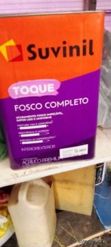 Tintas de parede e porta e grades 