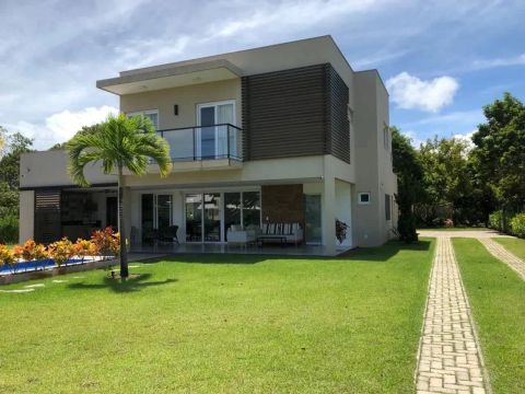 Casa 4 suítes em Busca Vida 