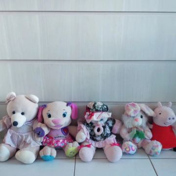 Lote  de Pelúcia  5  unidades Médios Peppa e Fisher   item  de colecionador  em ótimo esta