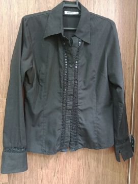 Camisa Social Feminina Preta com Detalhes em Paetê