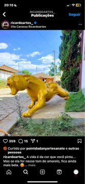 Estátua de pantera dourada 