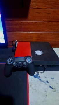 Playstation 4 com Controle e Jogo