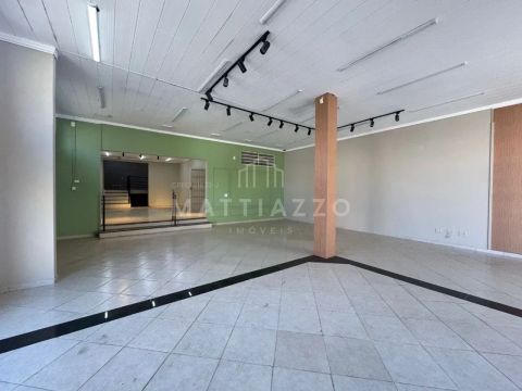 Salão comercial à venda ou para locação, no Centro de Limeira/SP.
