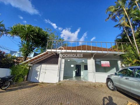 Oportunidade Imperdível: Casa Comercial Espaçosa e Versátil no Centro De São Leopoldo!
