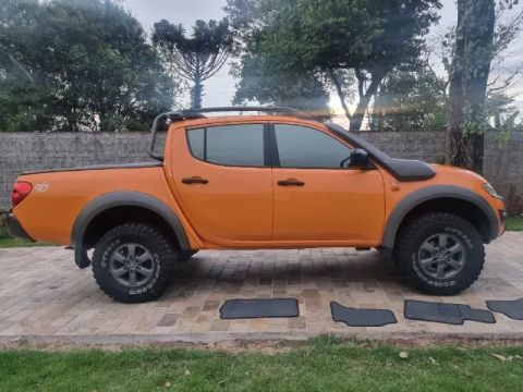 L200 savana OFF, top de linha, sujeito a qualquer revisão, edição limitada 003/200,