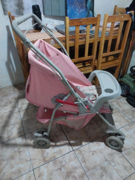 Carrinho de bebê rosa galzerano.
